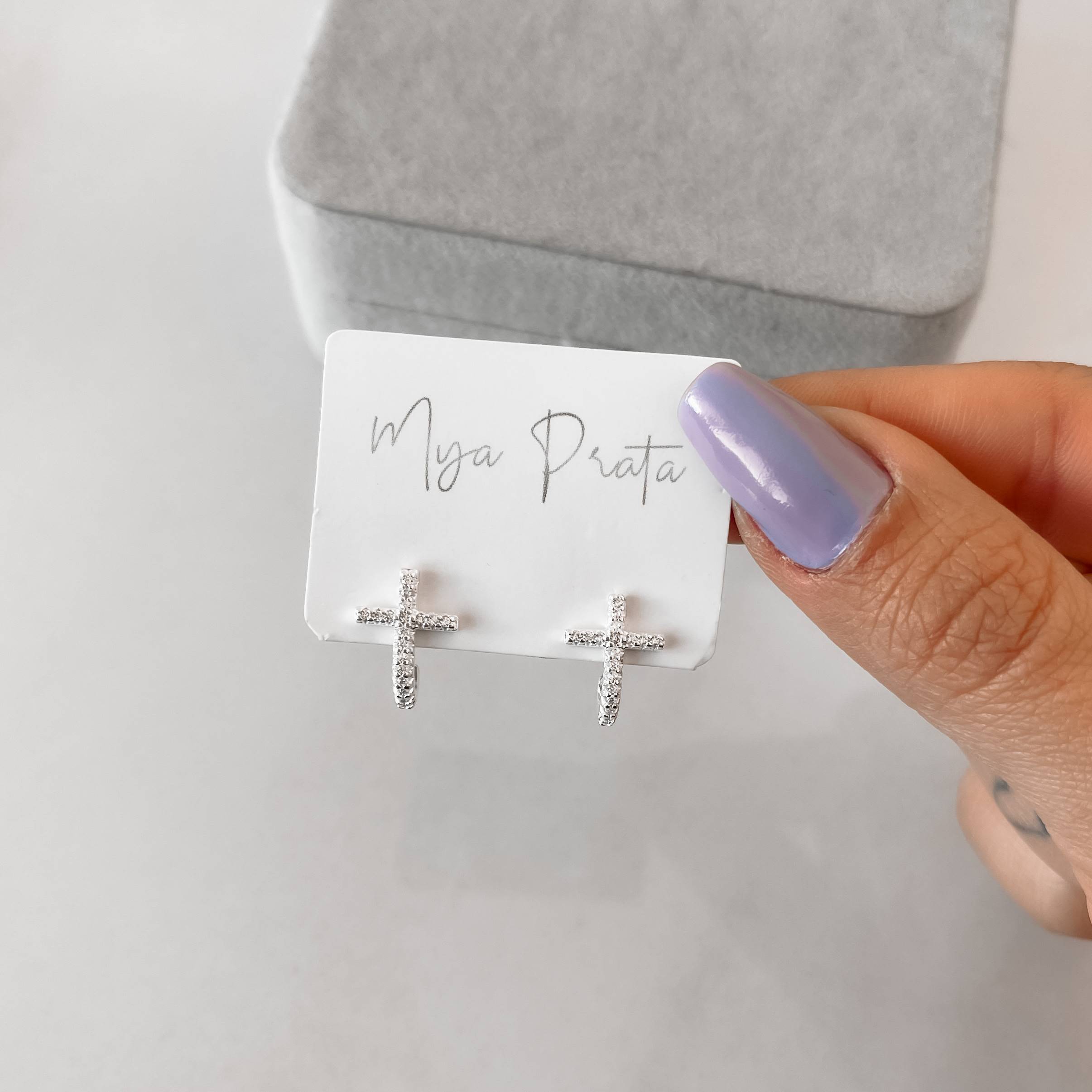 Imagem Brinco volta cruz cravejada 14mm