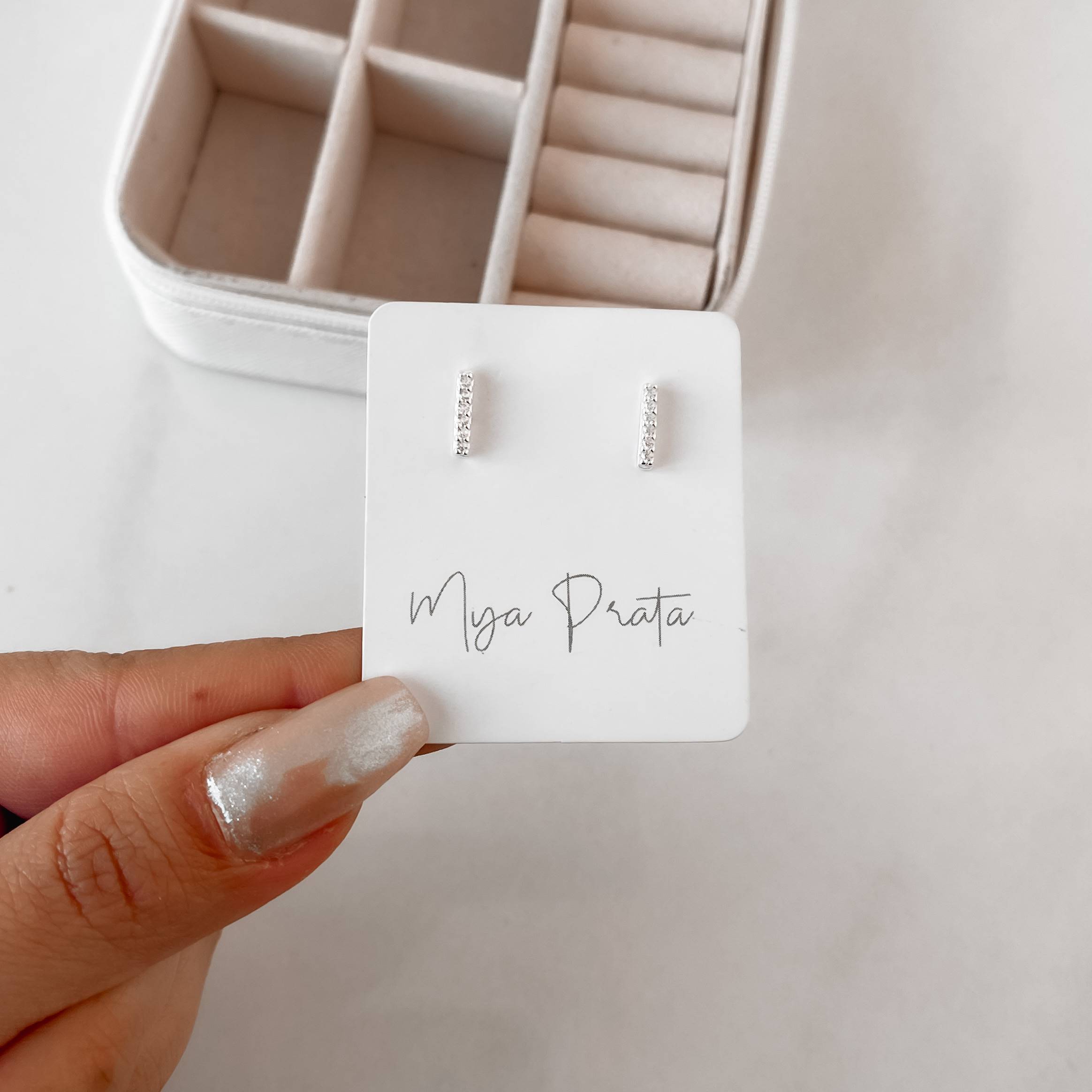 Imagem Brinco bastão cravejado 10mm