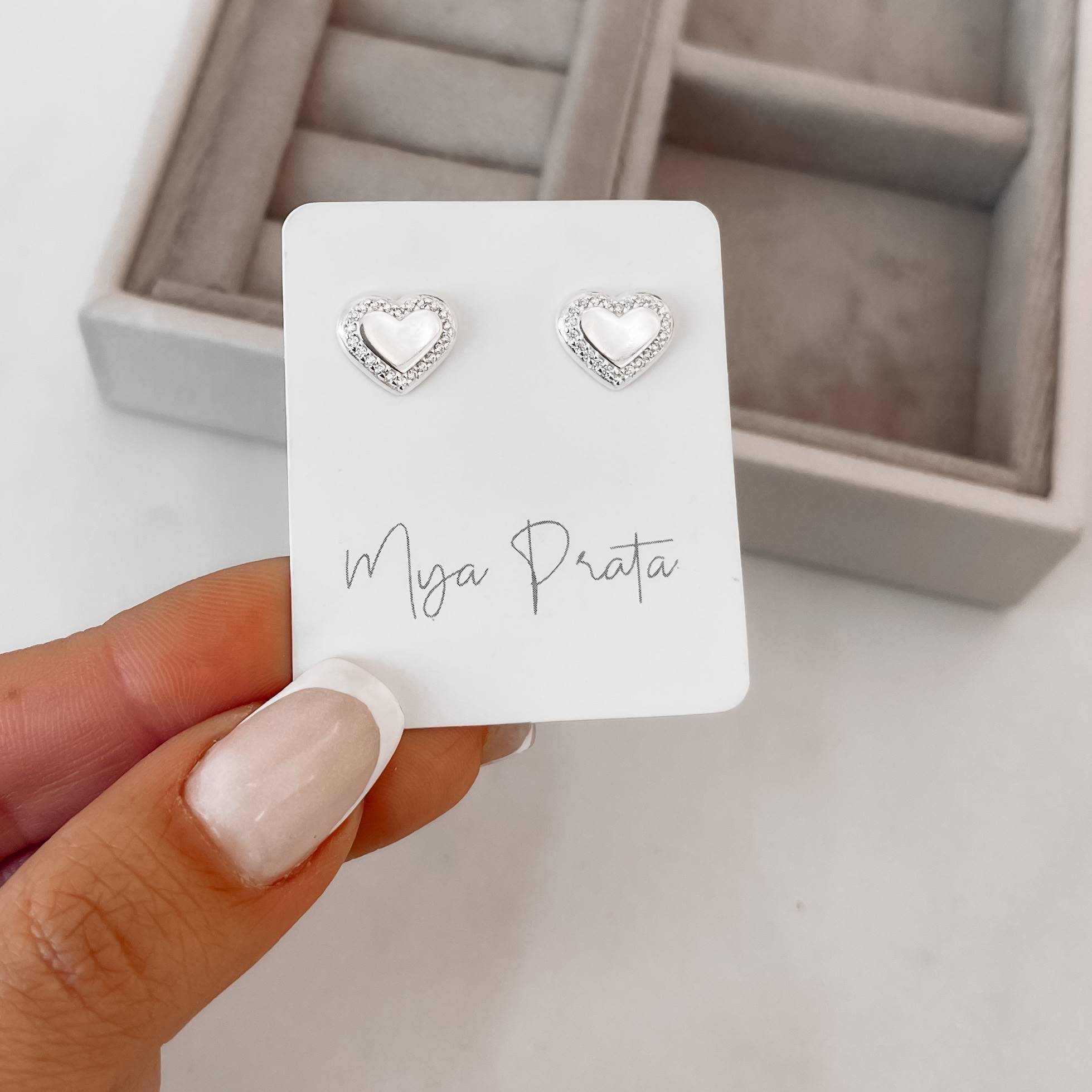 Imagem Brinco coração borda cravejada 11mm