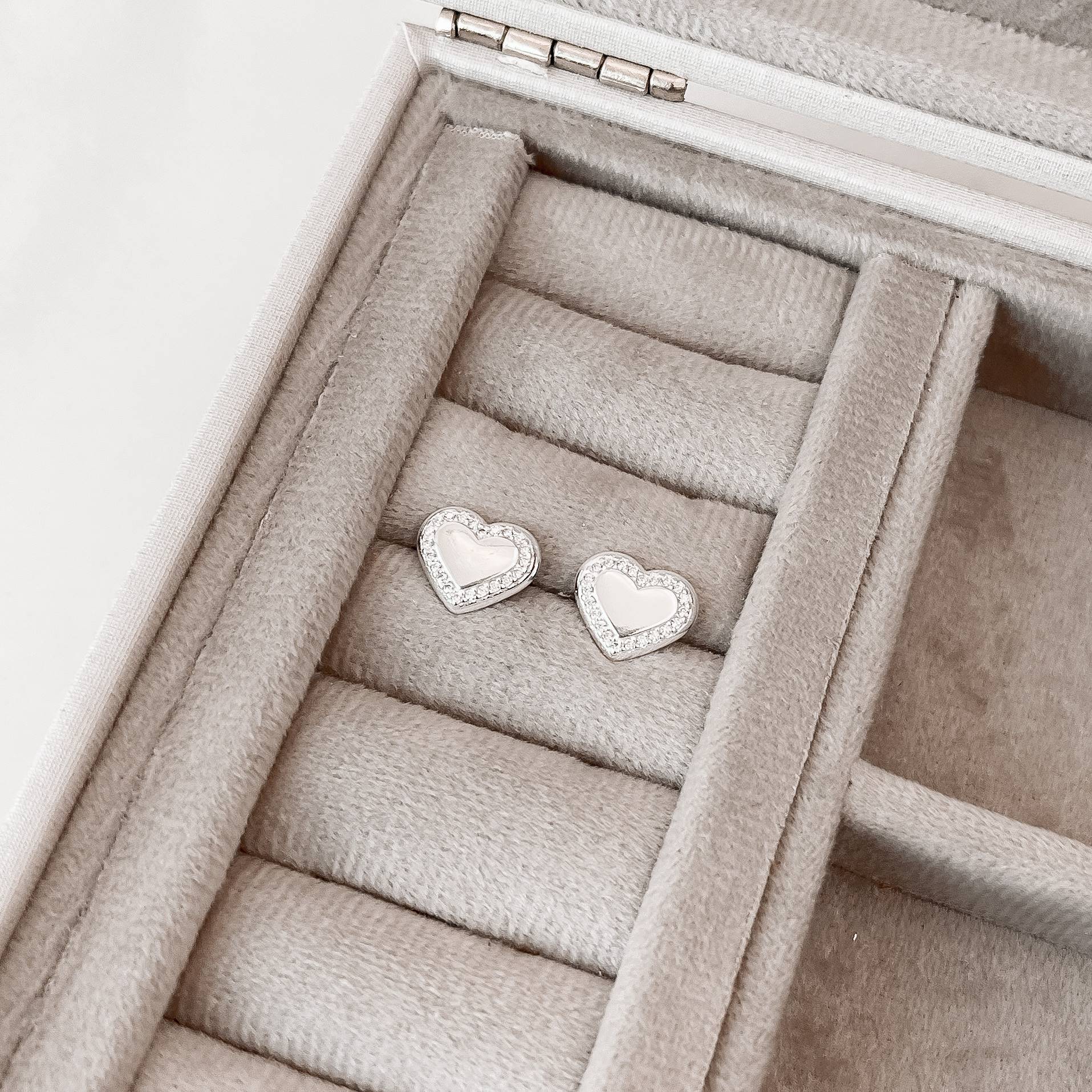 Imagem Secundária Brinco coração borda cravejada 11mm