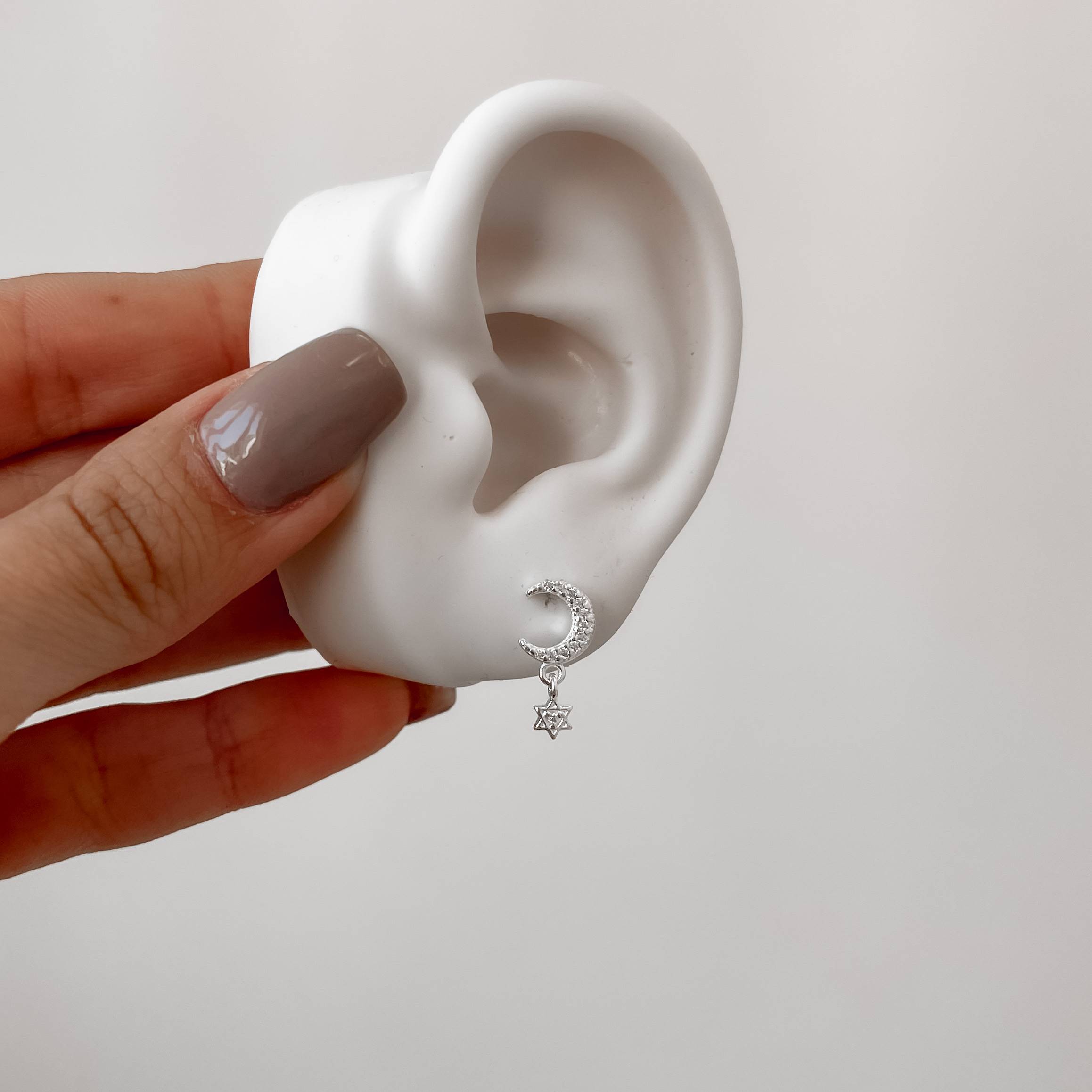 Imagem Secundária Brinco lua cravejada 8mm pingente estrela de Davi