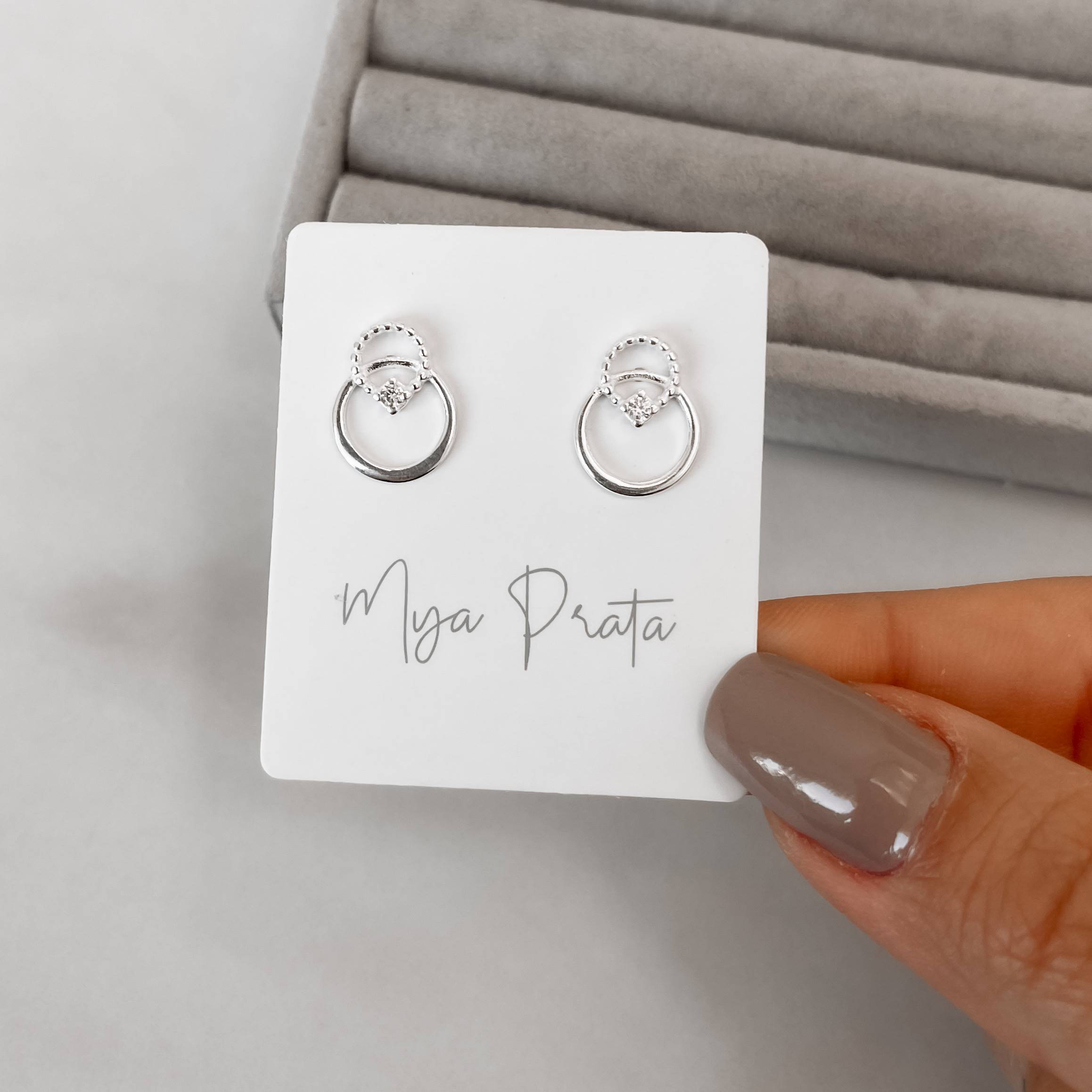 Imagem Brinco círculos vazados detalhe bolinhas e zircônia 14mm