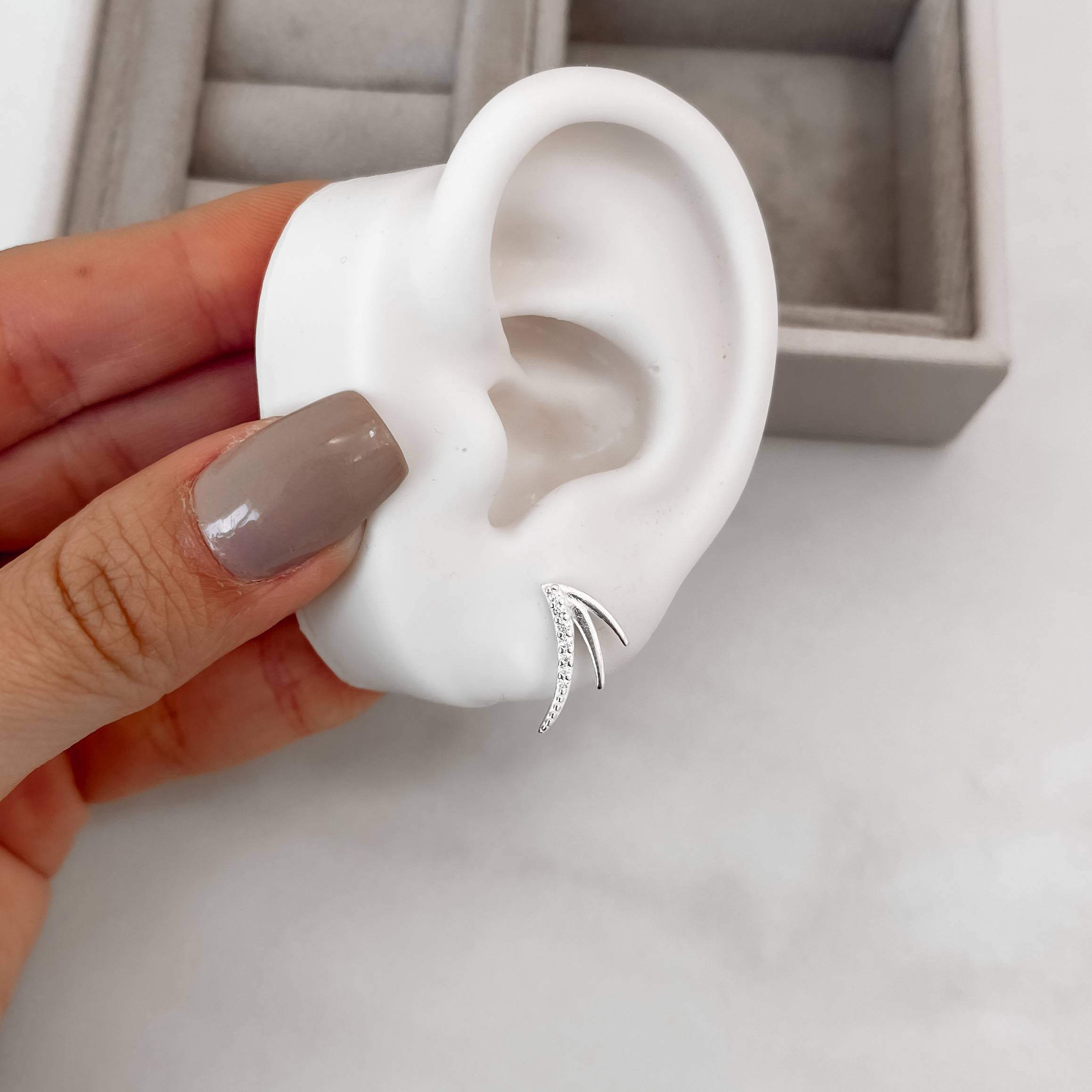 Imagem Secundária Brinco 3 fios detalhe cravejado 14mm