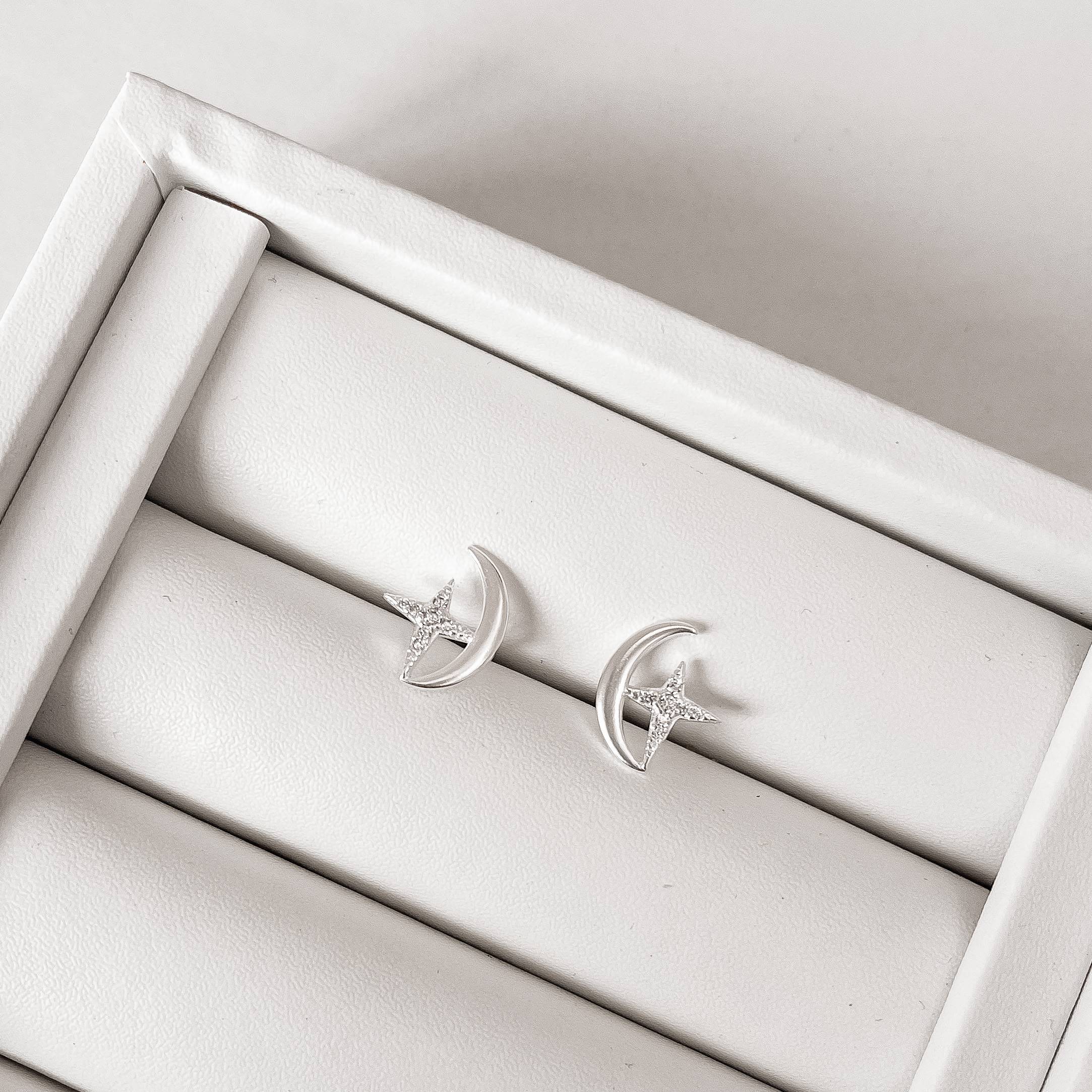 Imagem Brinco lua e estrela cravejada 13mm