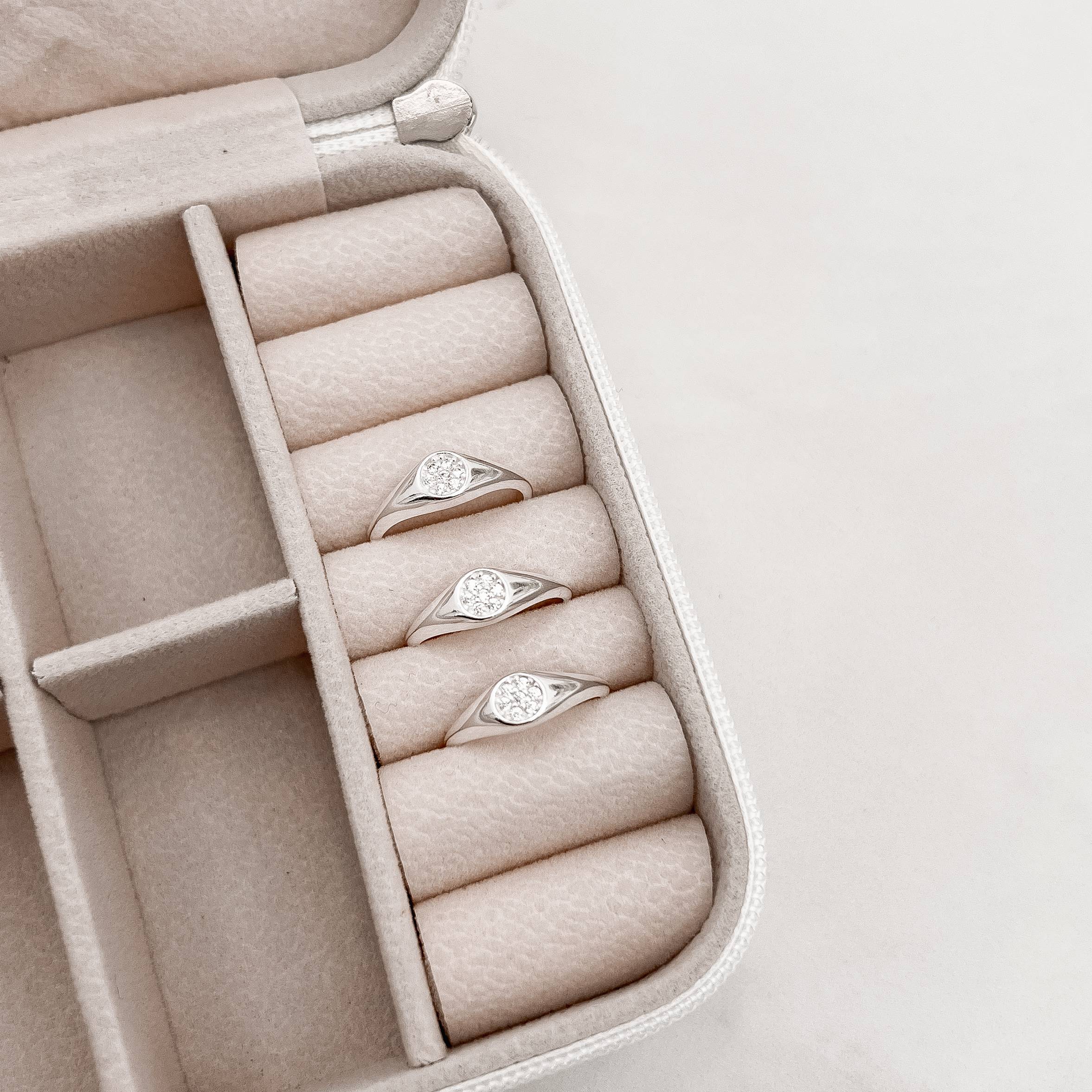 Imagem Anel detalhe botão cravejado