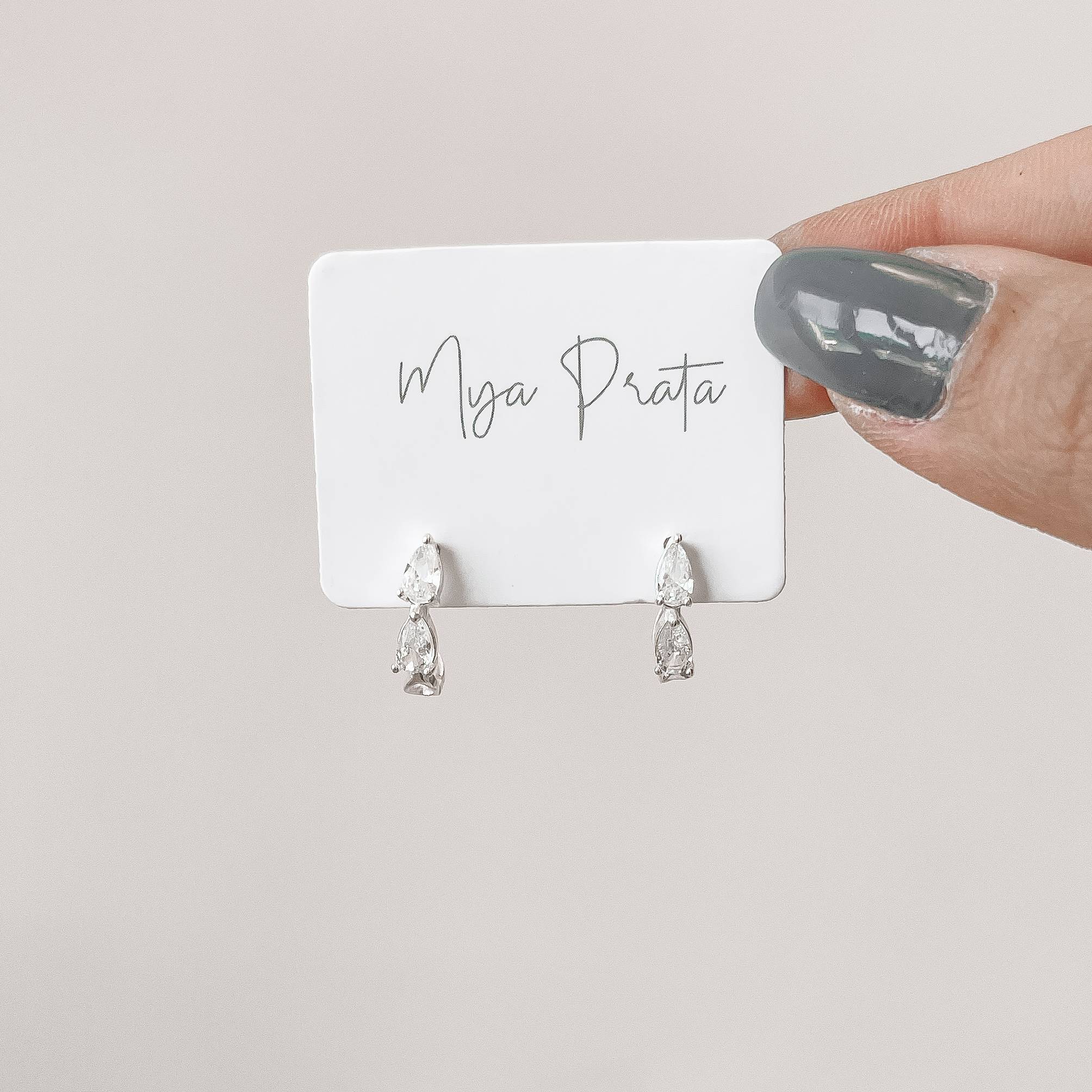 Imagem Argola oval zircônias gota 14mm tarraxa