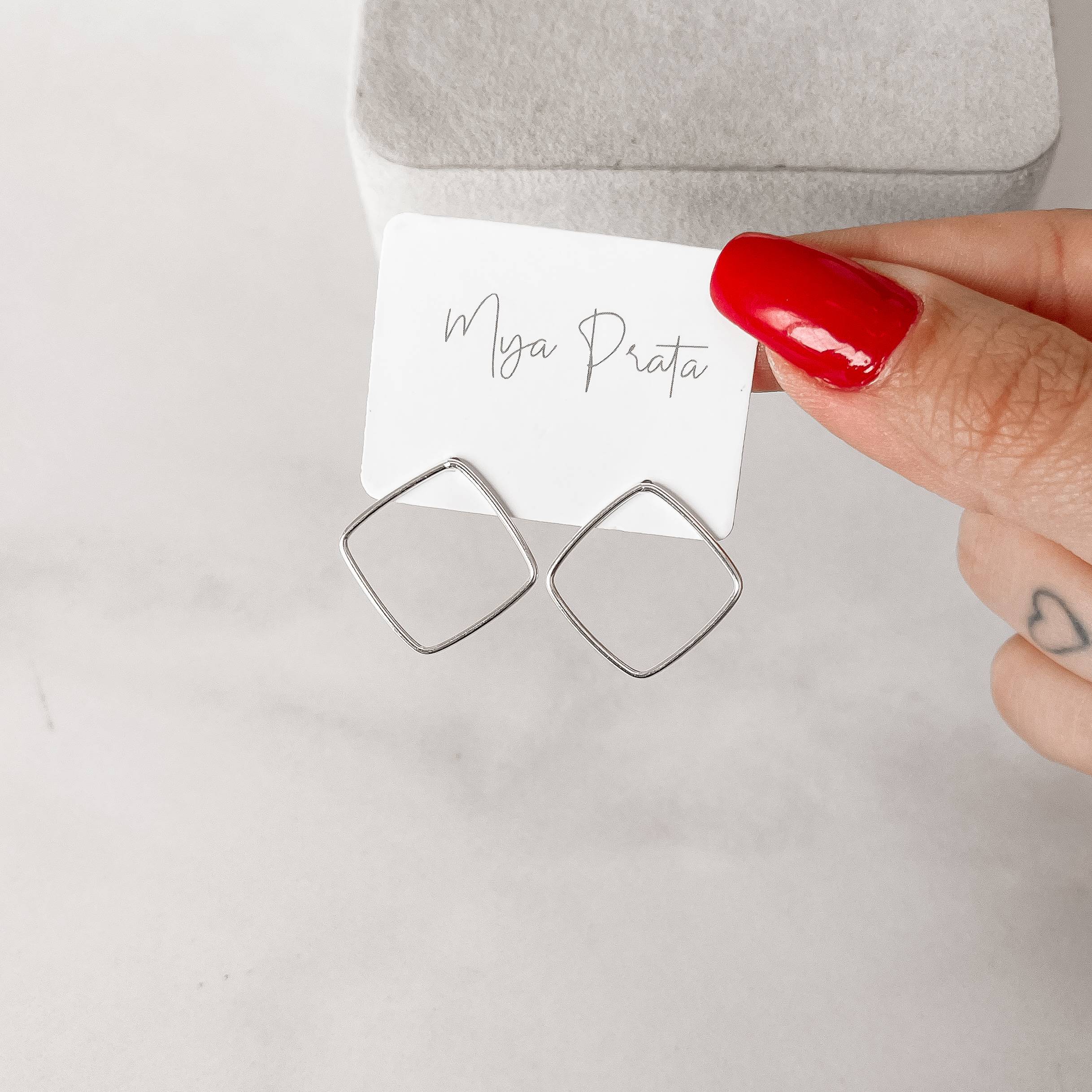 Imagem Brinco losango vazado 21mm