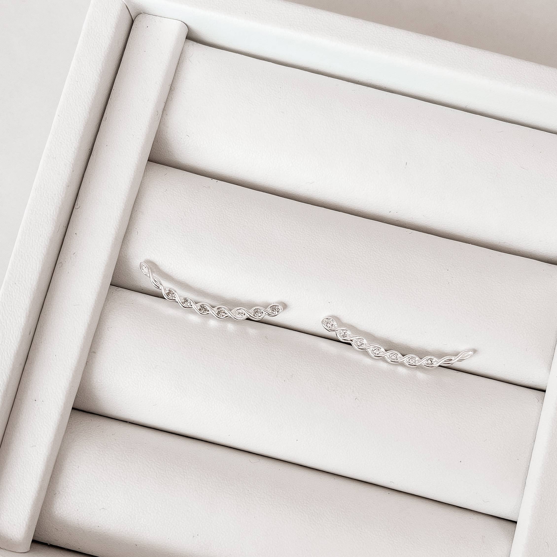 Imagem Brinco ear cuff trançado cravejado tarraxa