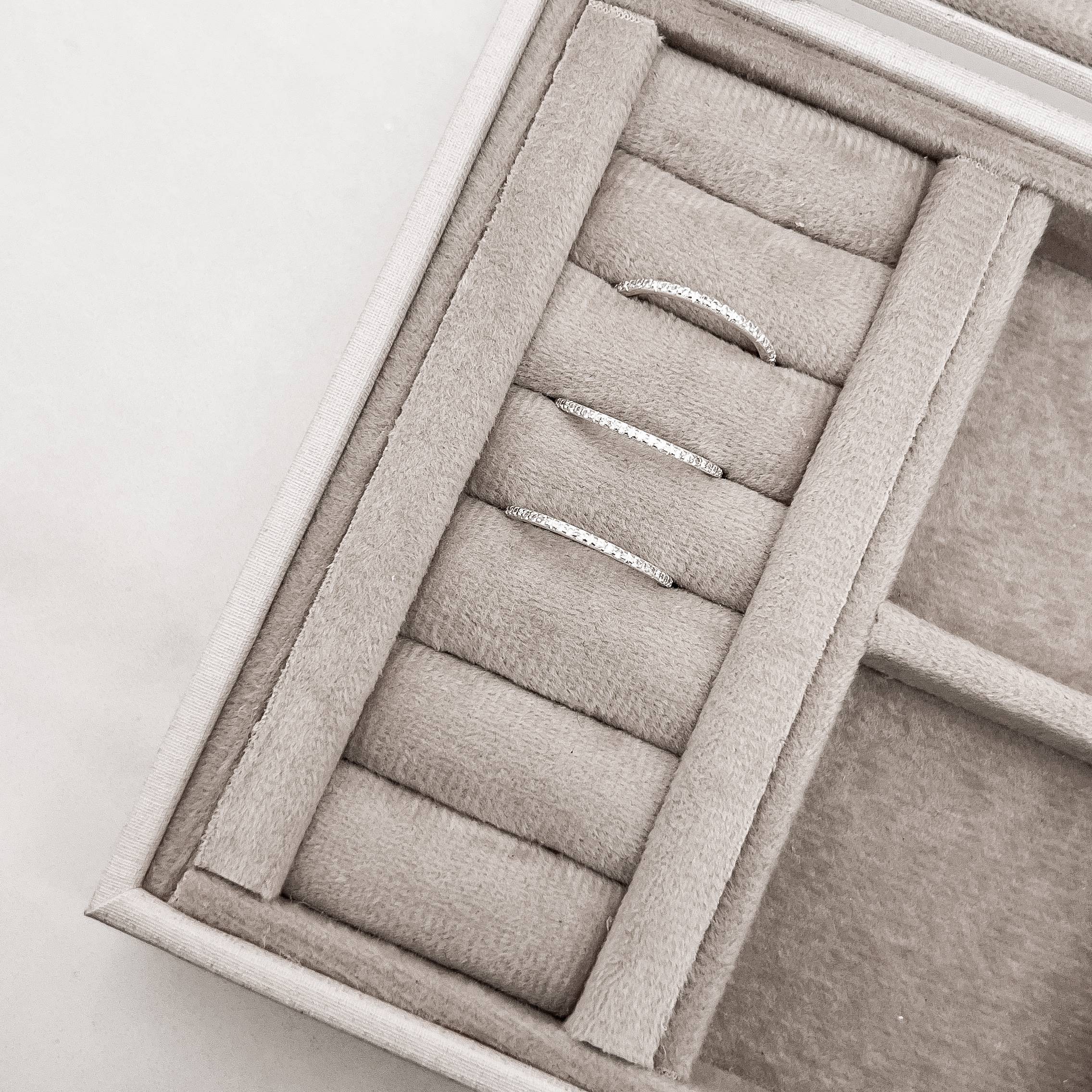 Imagem Secundária Anel meia aliança fina importada