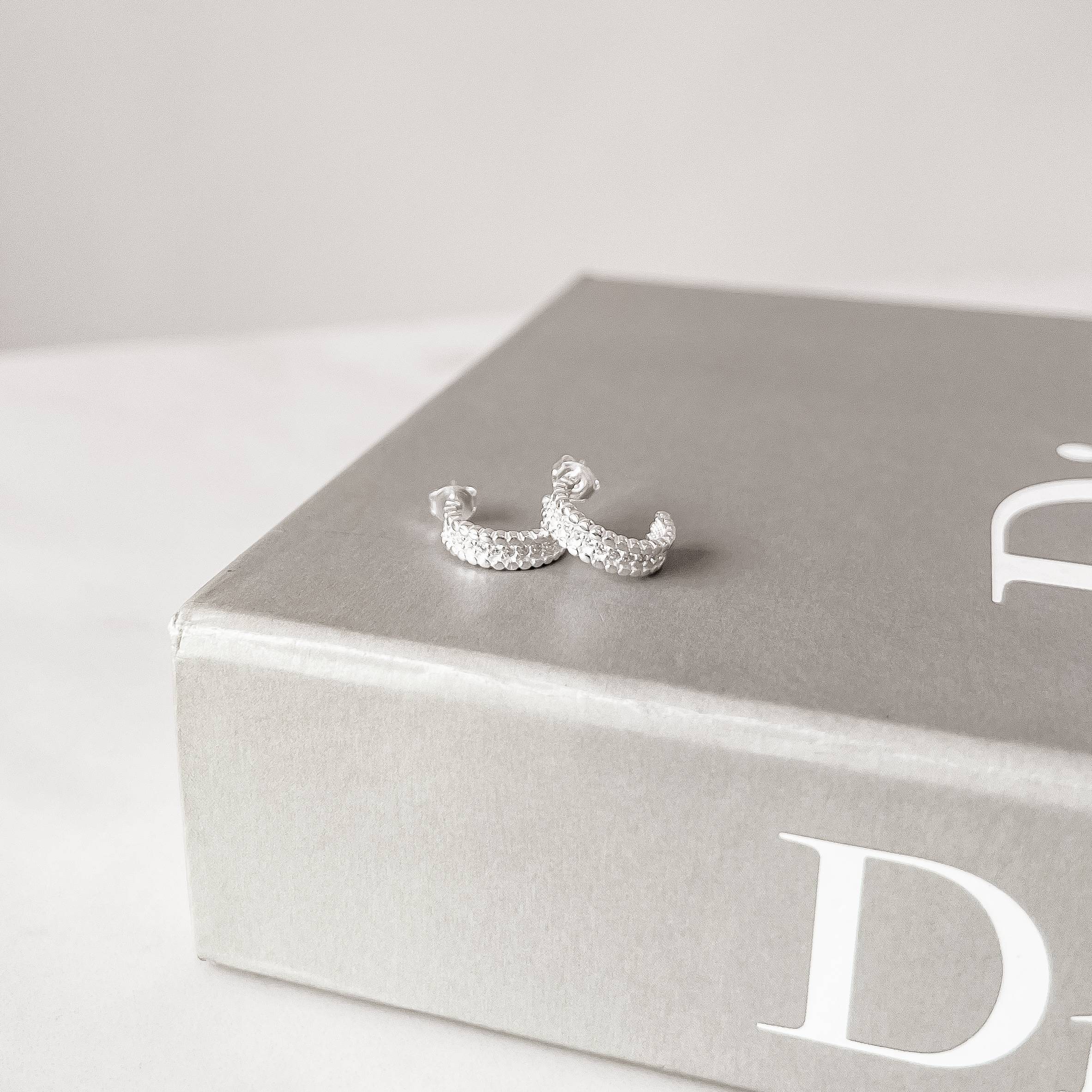 Imagem Argola fio bolinhas com cravejado 15mm tarraxa