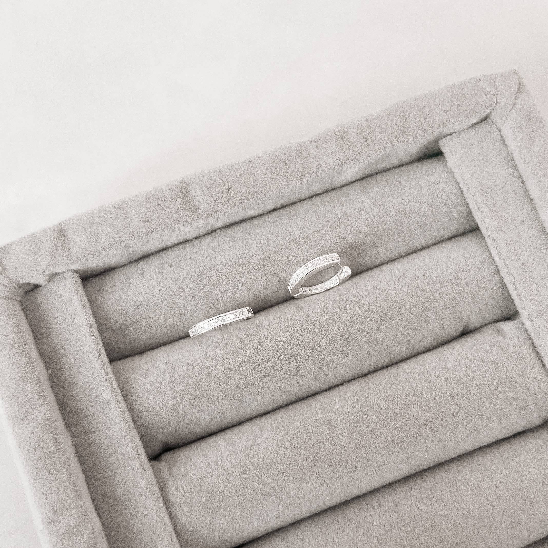 Imagem Argola click 11mm cravejada frente e interior