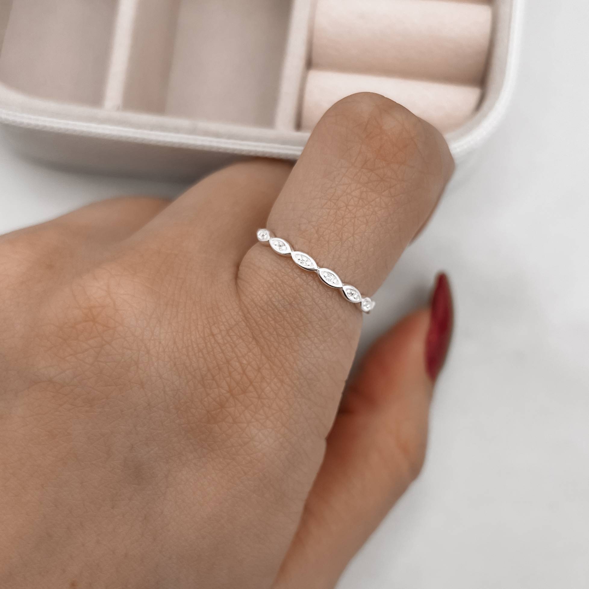 Anel mini navetes cravejados