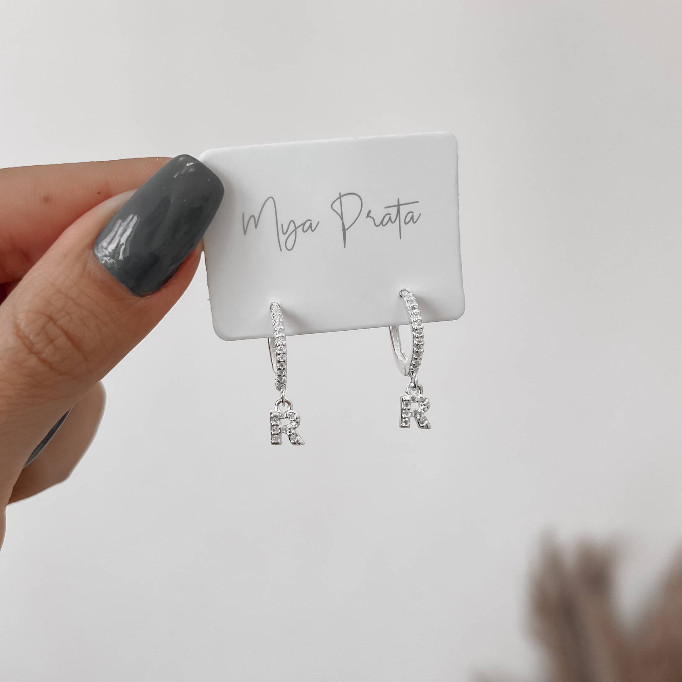 Imagem Argola click cravejada 14mm pingente letra R