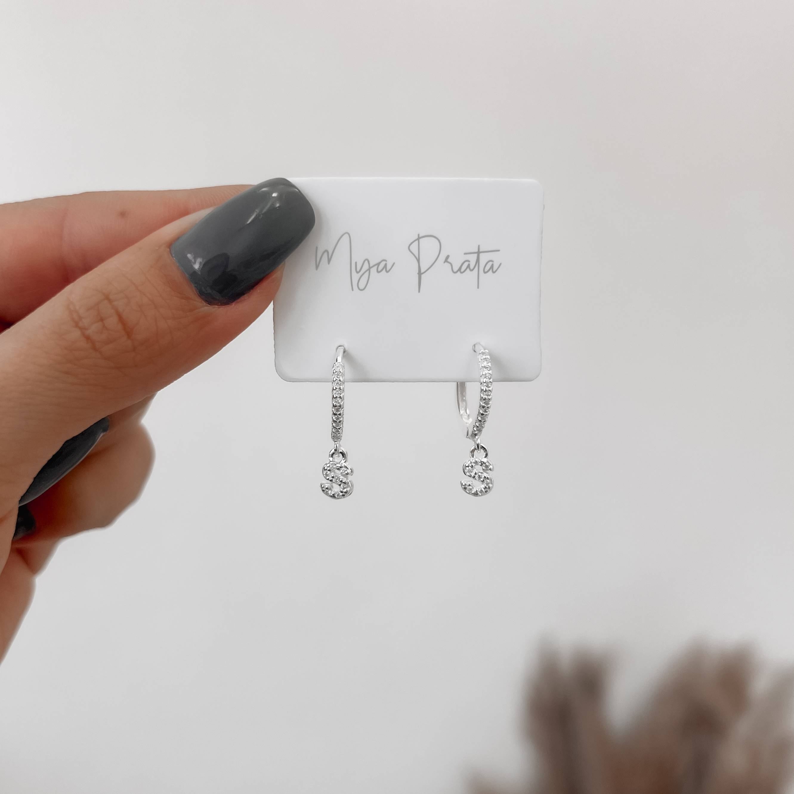 Imagem Secundária Argola click cravejada 14mm pingente letra S