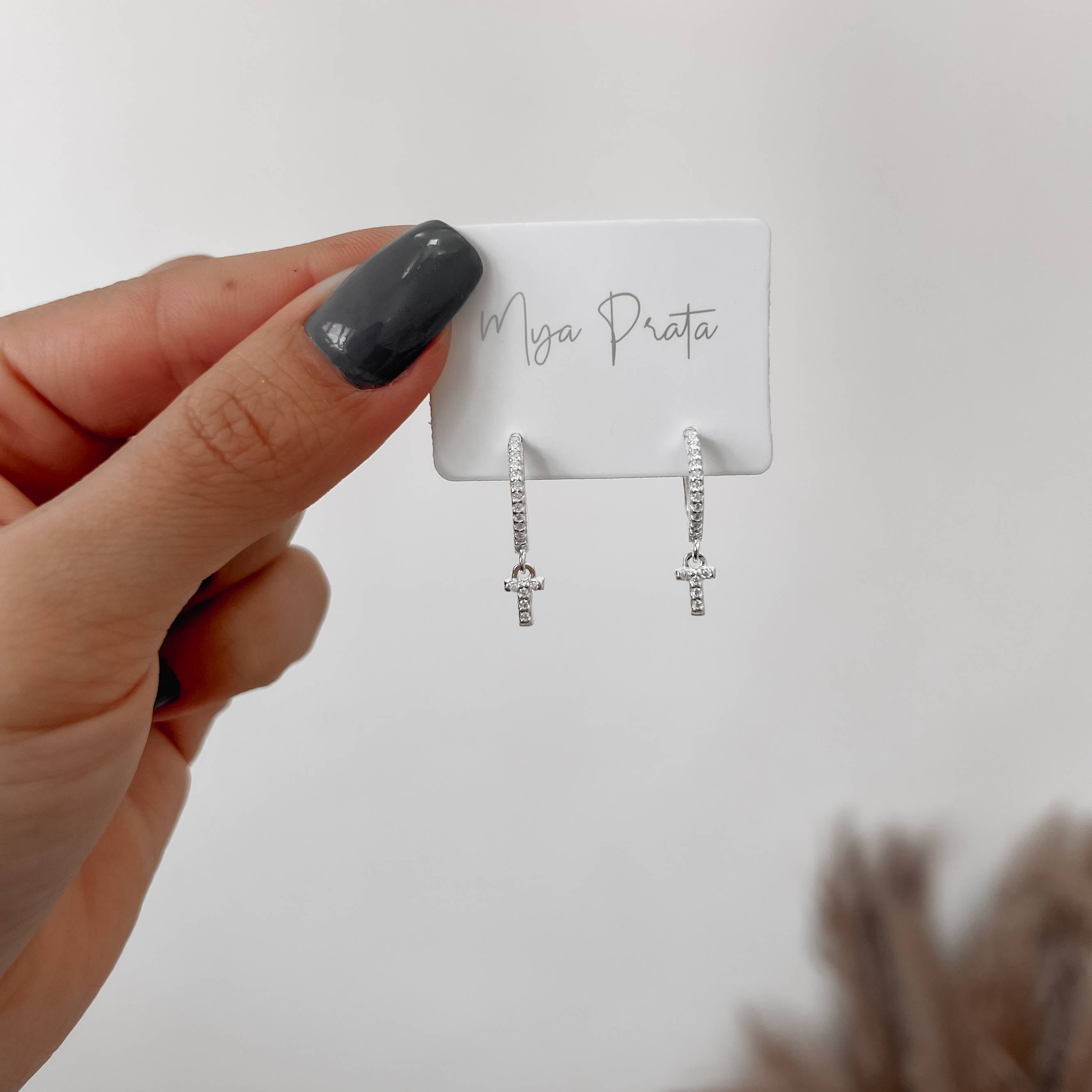 Imagem Argola click cravejada 14mm pingente letra T