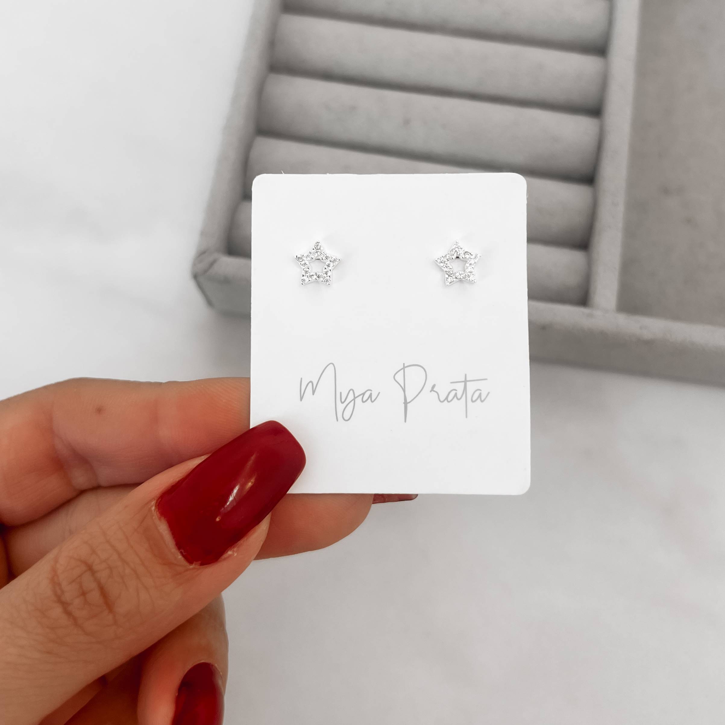 Imagem Secundária Brinco estrela vazada cravejada cristal 7mm