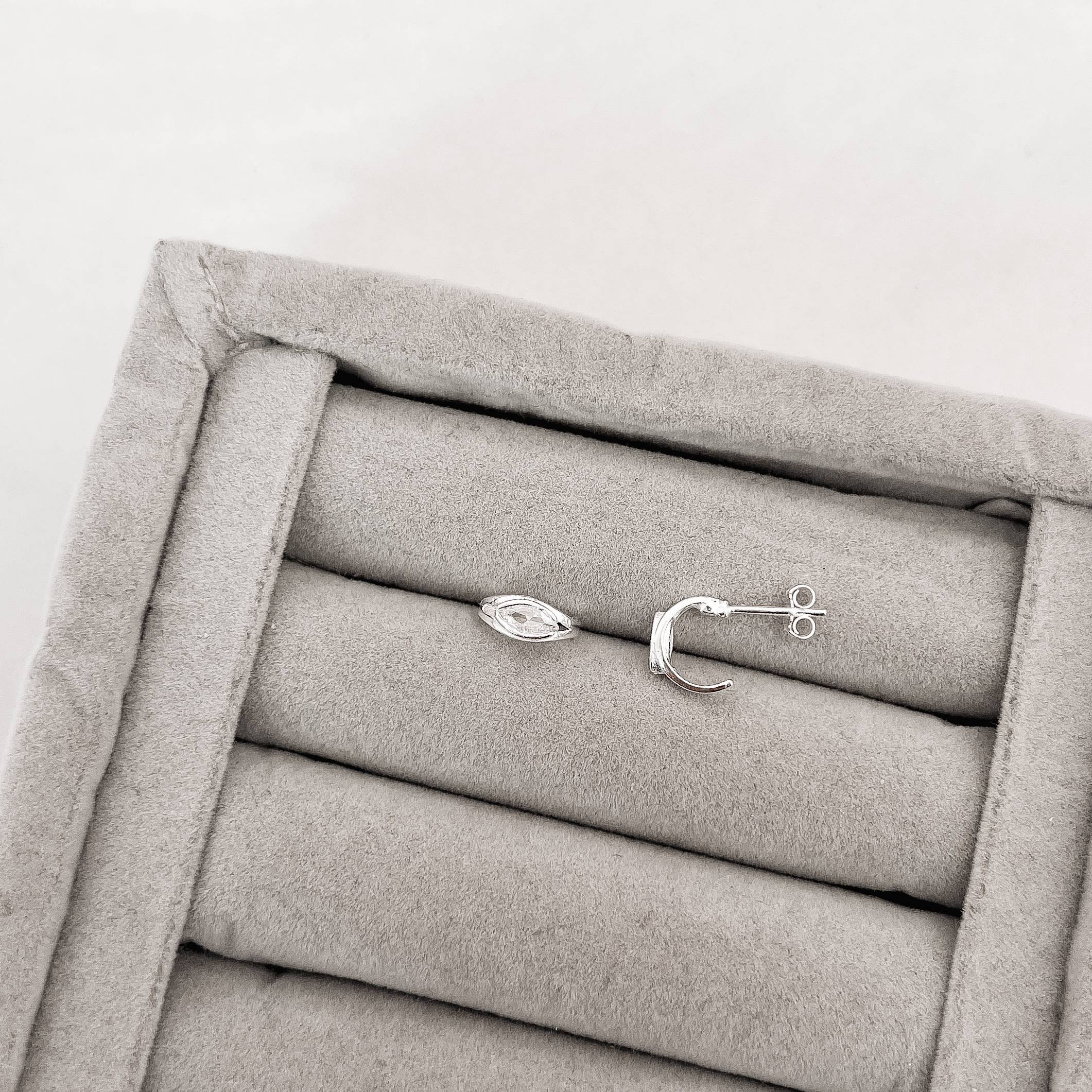 Argola detalhe zircônia navete 9mm tarraxa