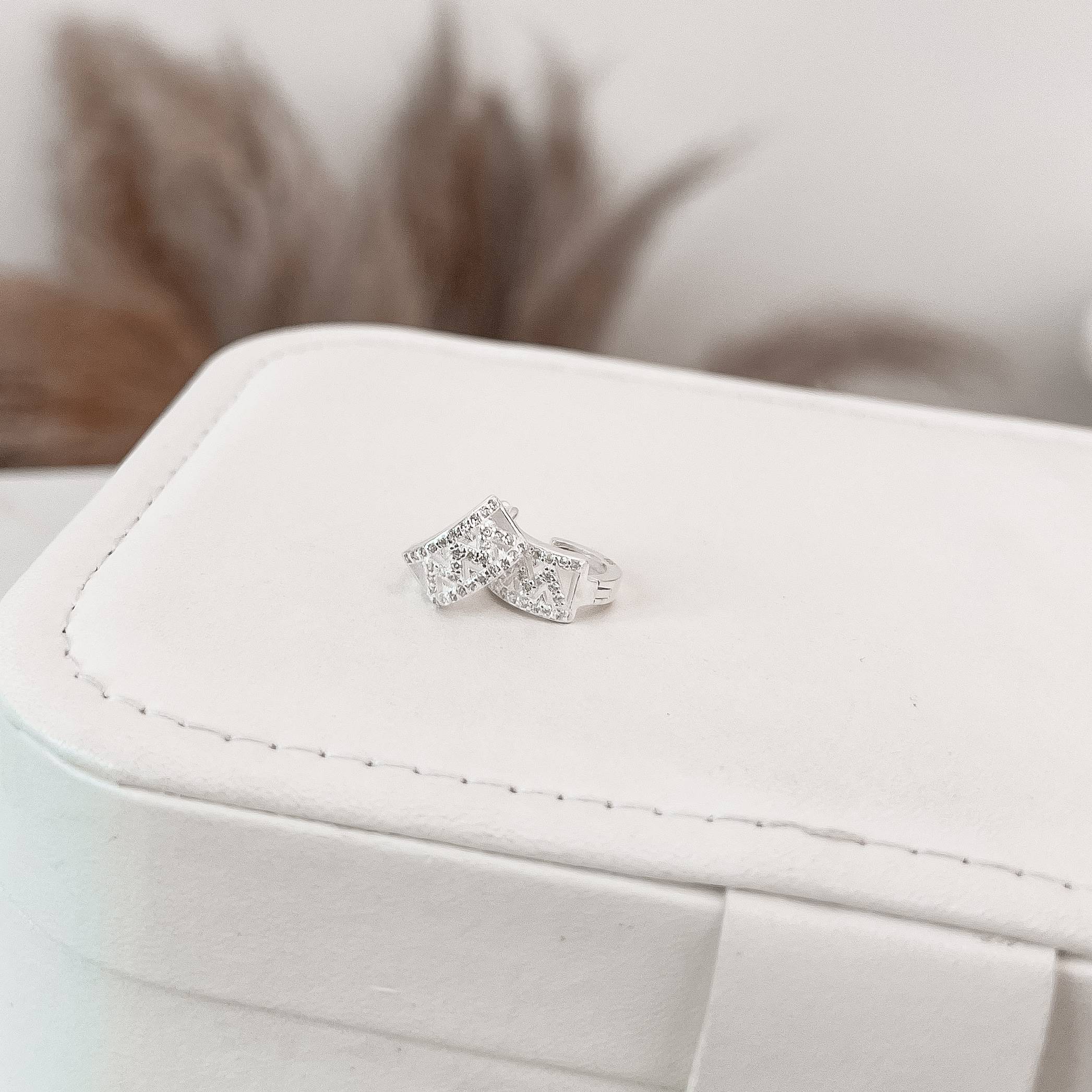 Imagem Argola click 12mm retângulo zigzag cravejado