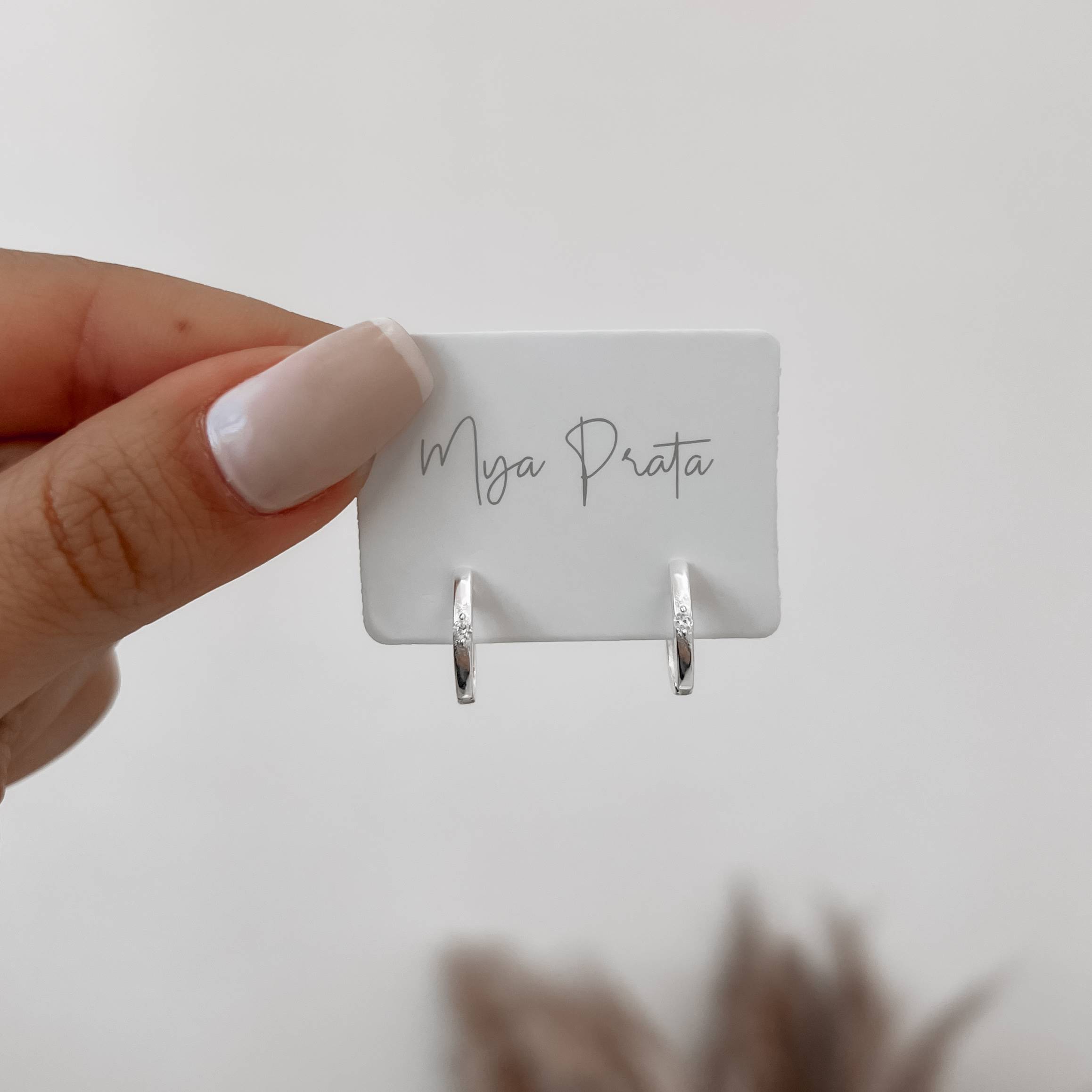 Argola click 11mm detalhe zircônia cristal