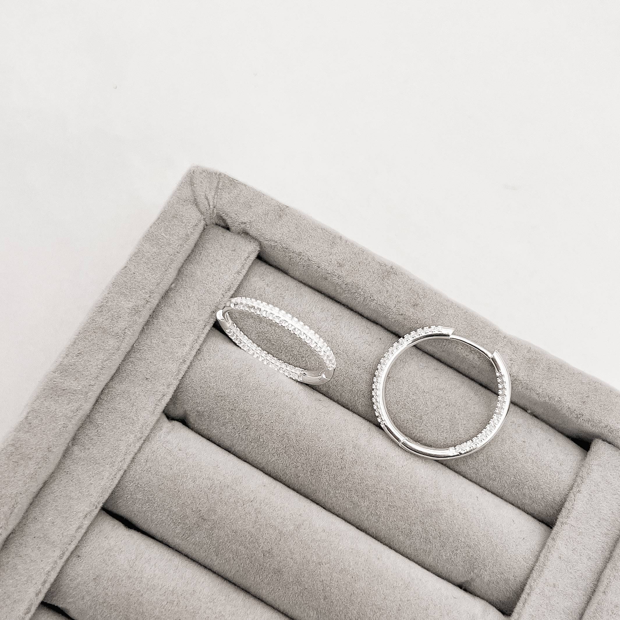 Imagem Argola click 23mm cravejado frente e interior importado