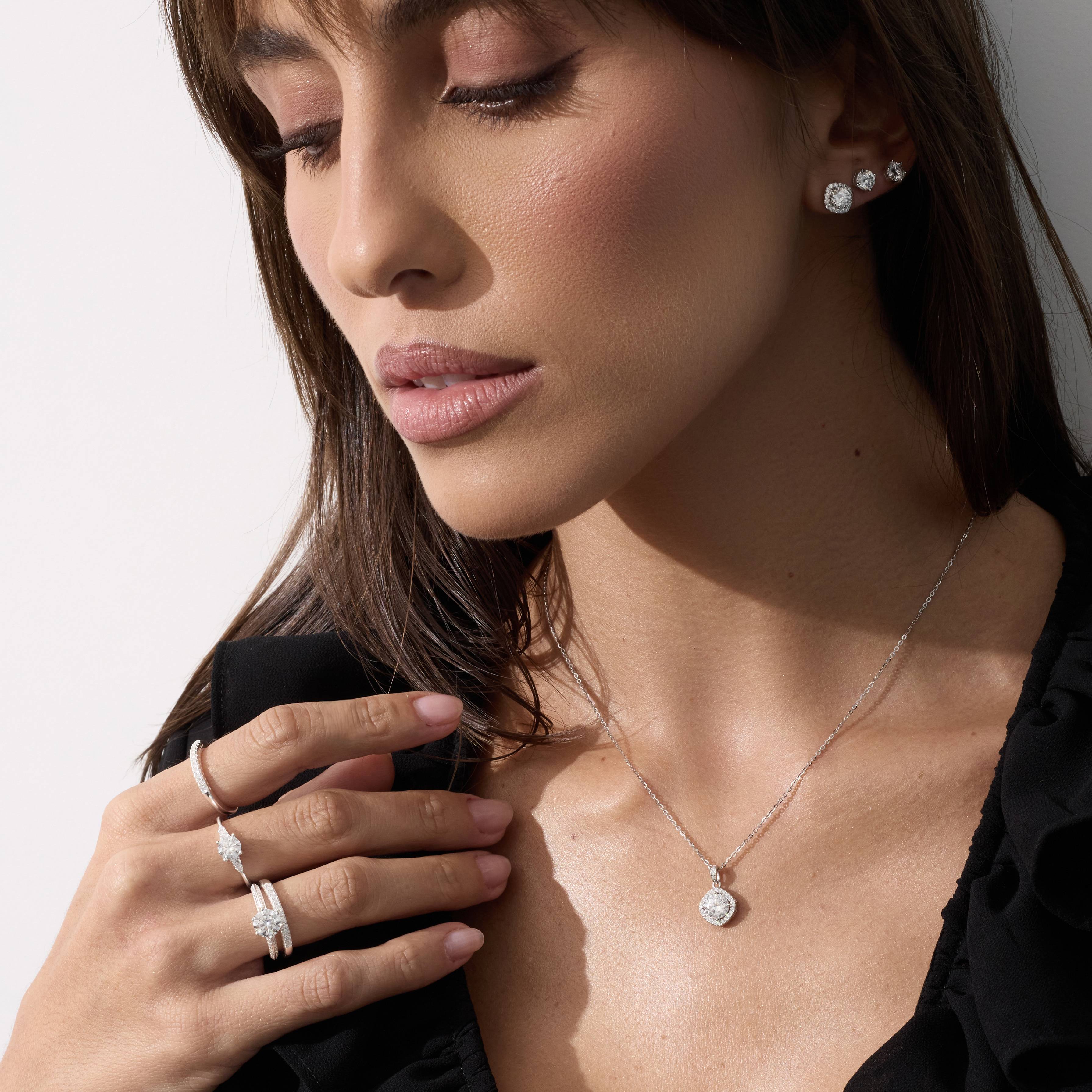 Imagem Secundária Anel solitário moissanite 6mm com cravejado lateral