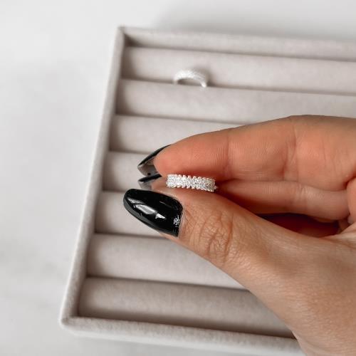 Piercing conch duplo cravejado haste