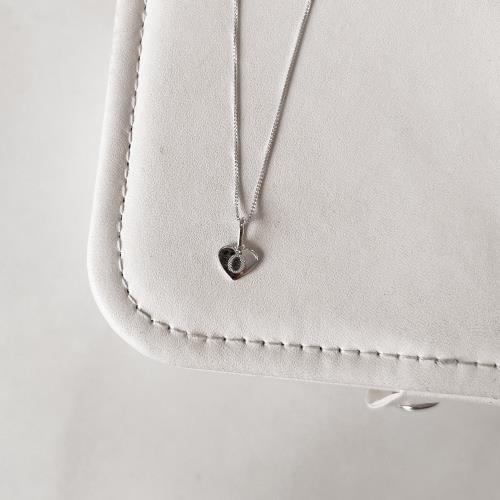 Colar pingente coração letra O 45cm