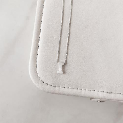 Colar madrepérola letra I 45cm