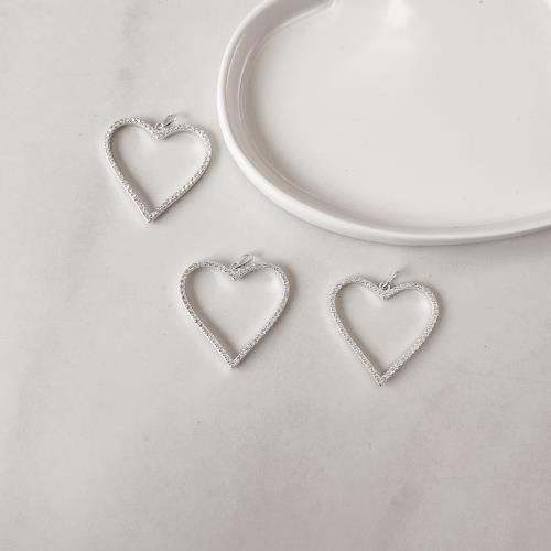 Pingente coração vazado cravejado 33mm