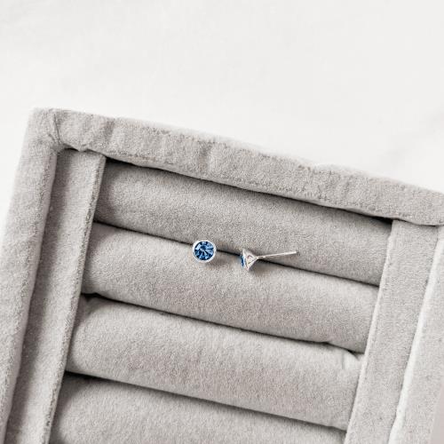 Brinco zircônia redonda embutida azul 6mm