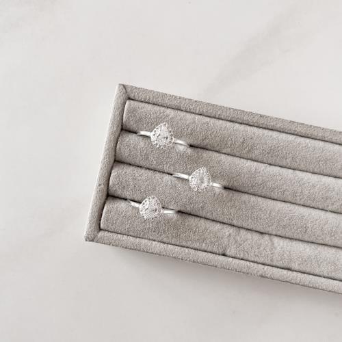 Anel solitário gota cravejada