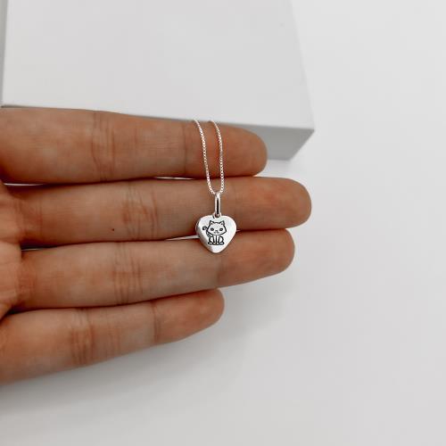 Colar pingente coração gato resina 11mm 45cm