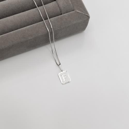 Colar pingente placa letra F 12mm 45cm