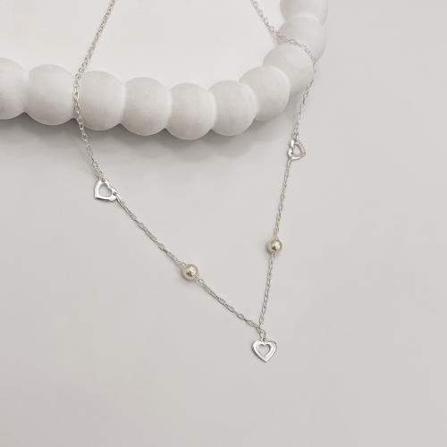 Colar entremeios corações vazados e pérolas com pingente coração vazado 8mm 40+5cm