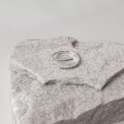 Anel fino 2 fios cravejados regulável P