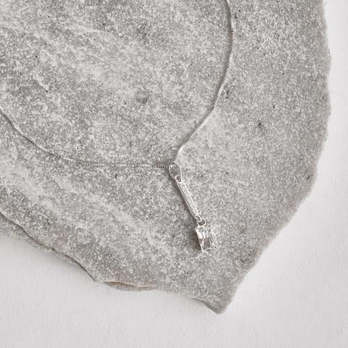 Colar pingente palito cravejado com zircônia retangular 11mm 45cm