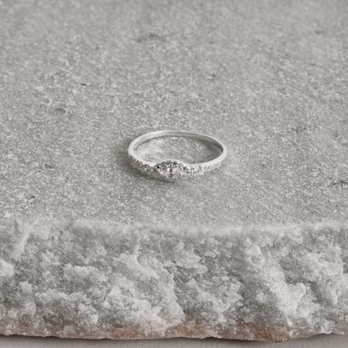 Anel zircônia navete com cravejado na lateral