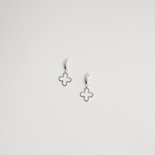 Brinco base com trevo vazado 11mm