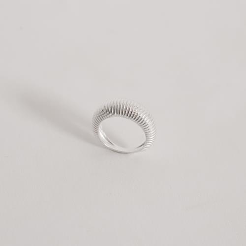 Anel largo detalhe riscado