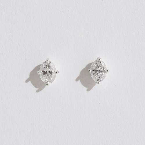 Brinco moissanite oval 7x5mm