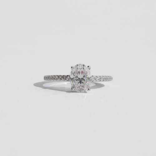 Anel moissanite oval 8x6mm com cravejado ródio