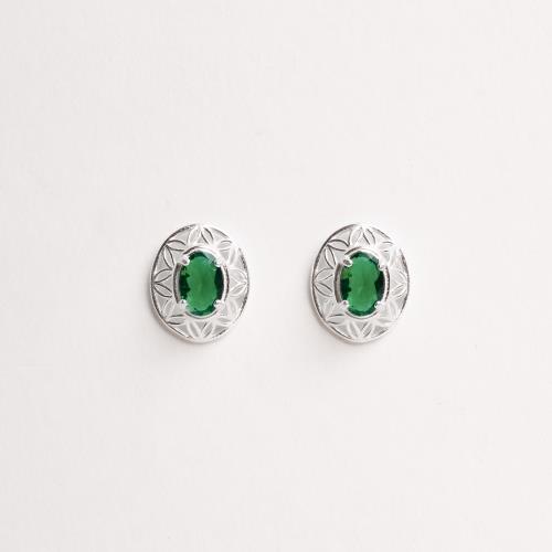 Brinco medalha trabalhada 11mm com zircônia oval esmeralda