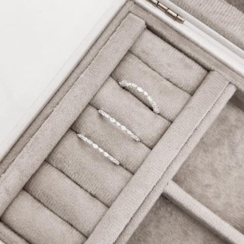 Anel zircônias redonda e navete