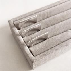 Anel reto detalhe zircônia