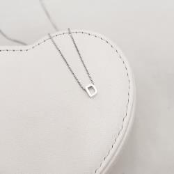 Colar letra D 6mm 45cm