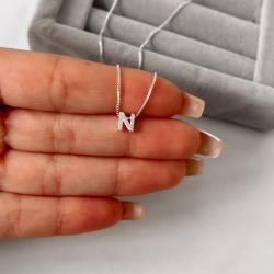 Colar letra N cravejada 6mm 45cm