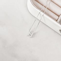 Colar letra H cravejada 10mm 45cm