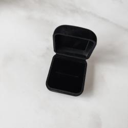Porta joias anel preto interior preto