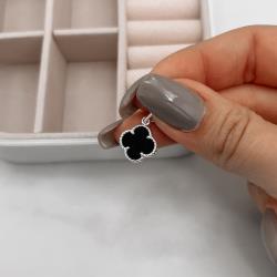 Pingente trevo pedra ônix com bolinhas 12mm