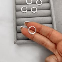 Piercing argola 12mm trava cravejada orelha direita